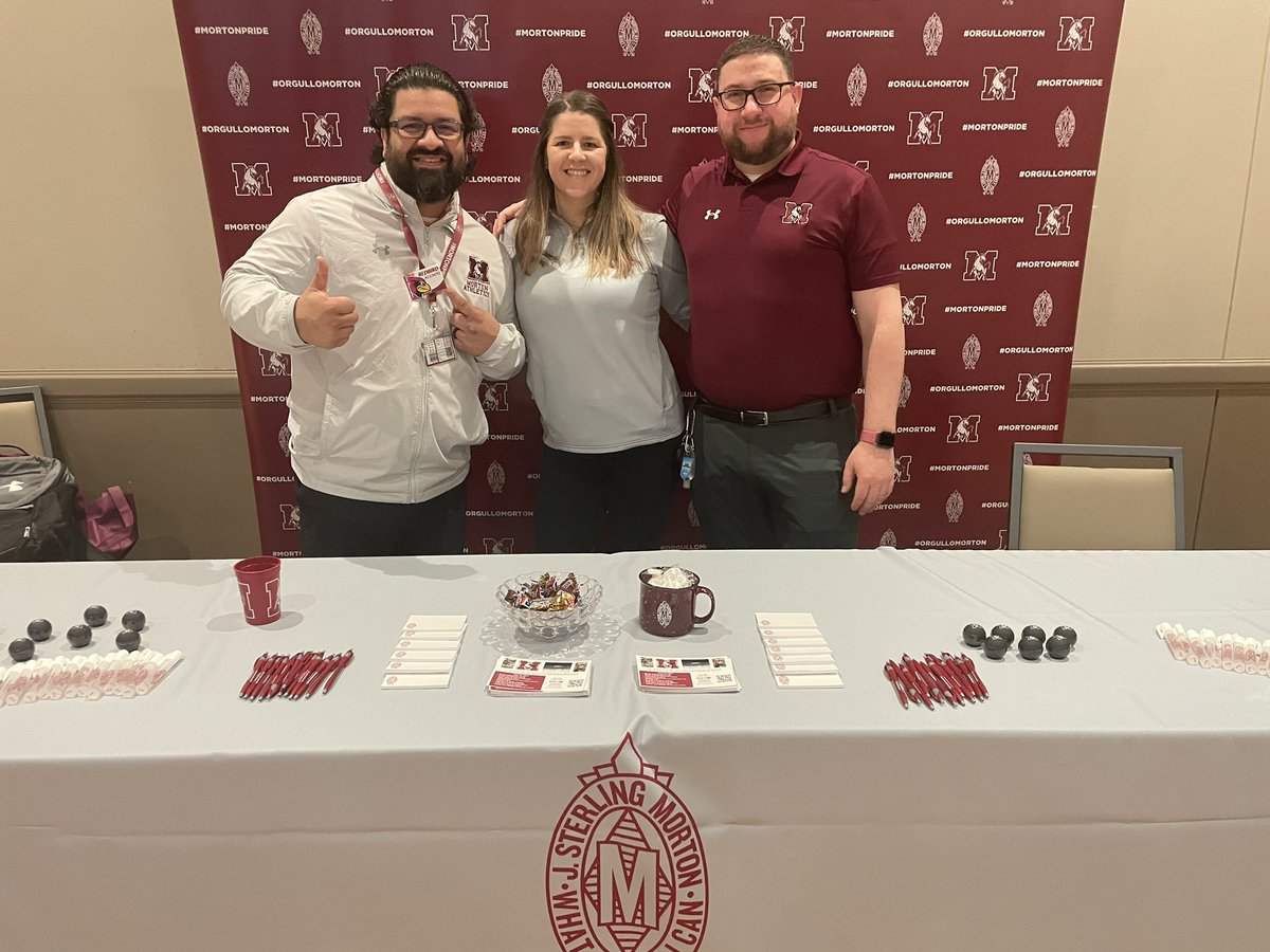 Great to be back at @IllinoisStateU for the annual spring  Educational Career Fair! @educationISU produces so many talented teachers & future leaders! Come talk with @MortonEast201 @skubsama20 & @MrSujak to find out what @Morton201 has to offer! #MortonPride #OrgulloMorton