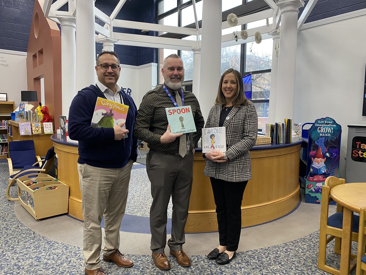 DEO Vice-Principal Mr. Iasiello reading to our 4th graders! 📚 #ReadAcrossAmerica2023 #NMUKNIGHT