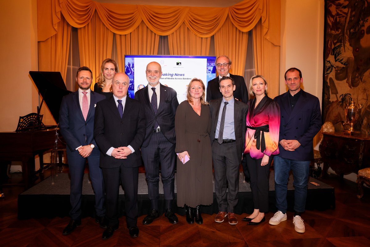 BarabinoIT's tweet photo. Last night Barabino &amp; Partners UK branch celebrated its 15-year anniversary by co-hosting a panel on the evolution of #media with @ItalyinUK. A big thank you to the brilliant speakers @guerreraf72 @flacqua @silvia_sb_ @deborah_bonetti Luigi Ippolito and Andrea Scotti Calderini https://t.co/RV9qNZDbD8