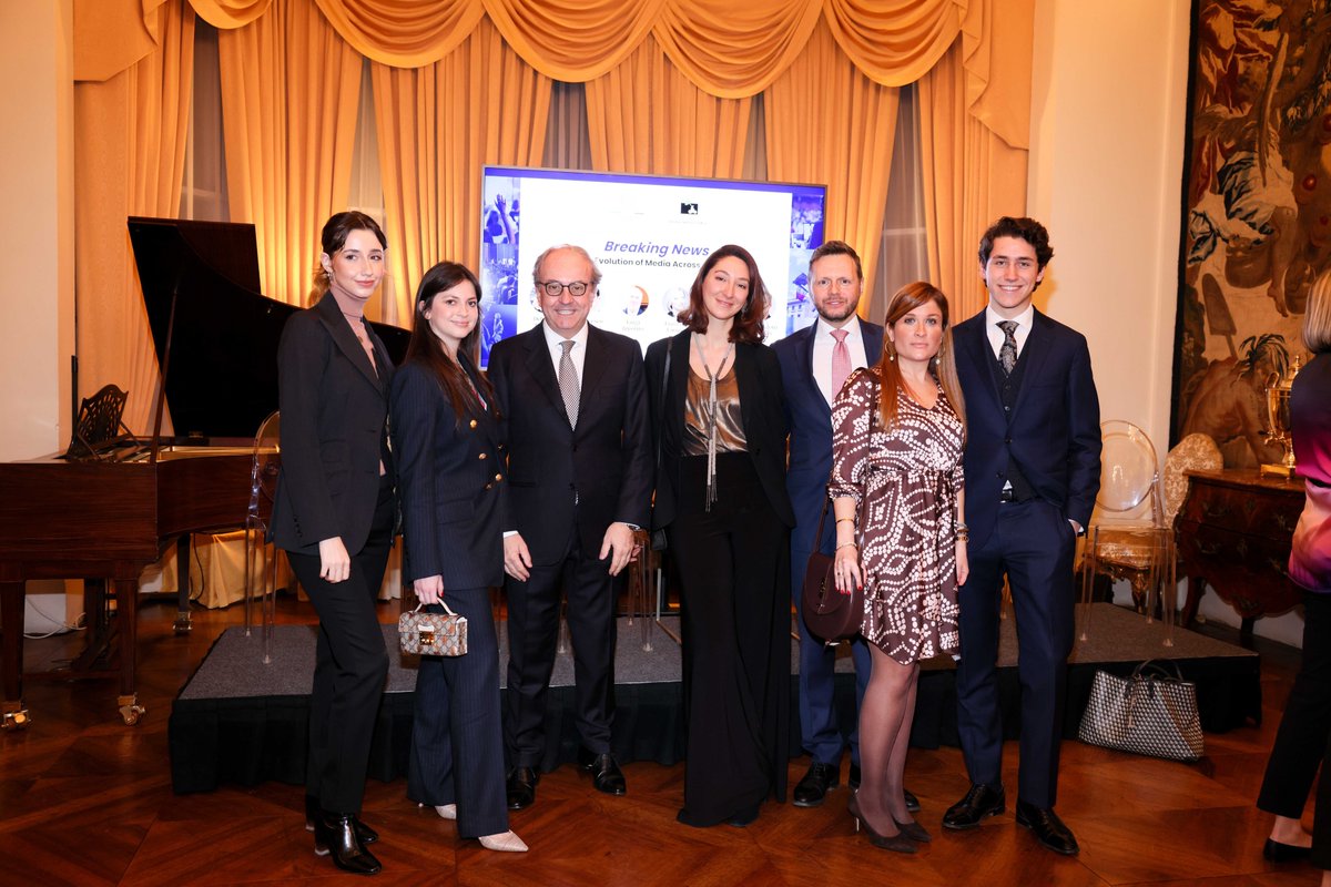 BarabinoIT's tweet photo. Last night Barabino &amp; Partners UK branch celebrated its 15-year anniversary by co-hosting a panel on the evolution of #media with @ItalyinUK. A big thank you to the brilliant speakers @guerreraf72 @flacqua @silvia_sb_ @deborah_bonetti Luigi Ippolito and Andrea Scotti Calderini https://t.co/RV9qNZDbD8