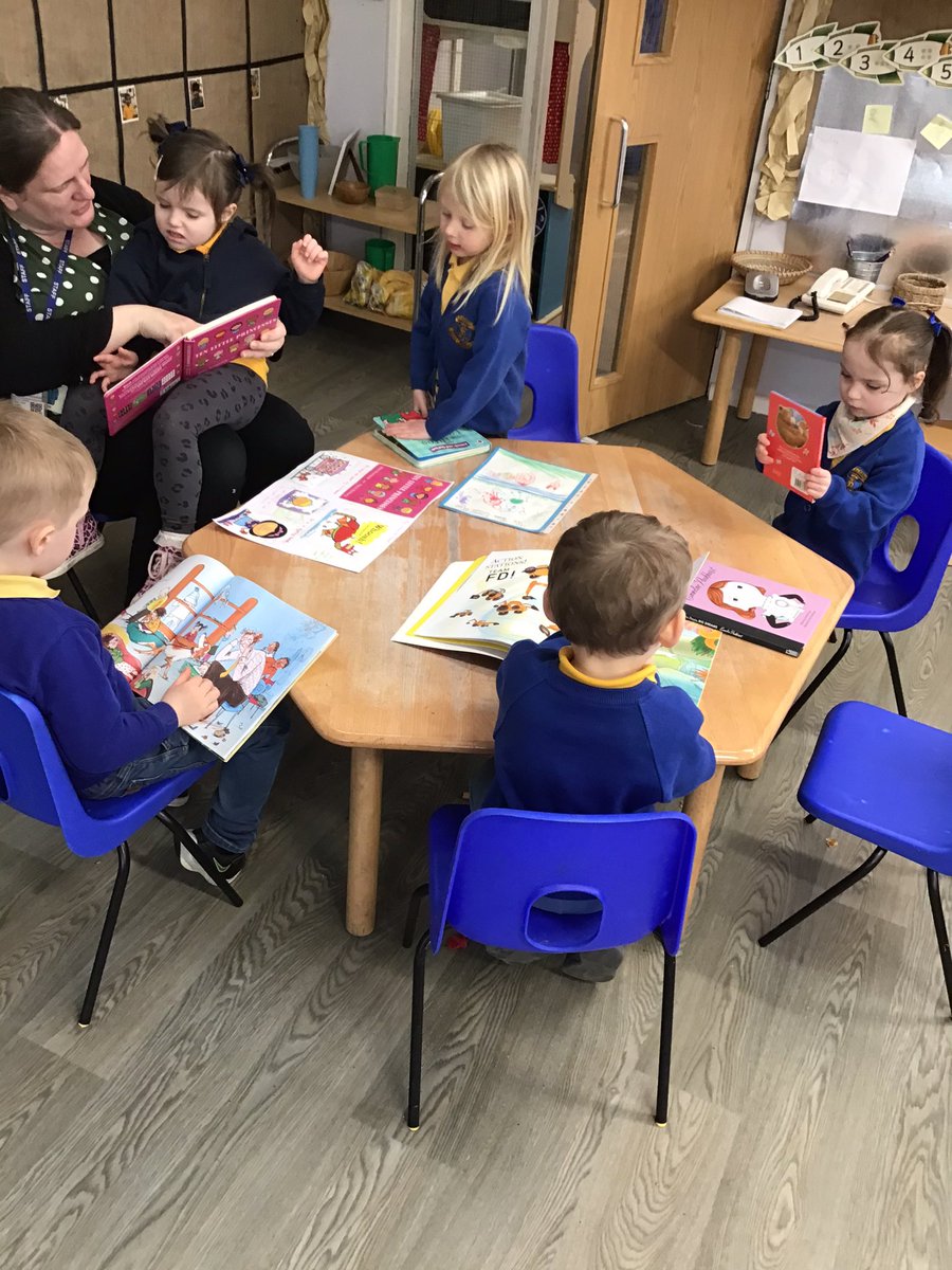 What a lovely morning sharing ‘our favourite stories’ for World Book Day 📔