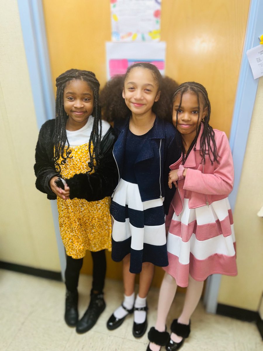 KraftES1's tweet photo. ๐๐ก ๐ฆ๐ฒ ๐๐ฎ๐๐ง๐๐ฌ๐ฌ . . . such beautiful little faces heading off to the 4th grade Symphony Field Trip ๐ถ๐๐พ #WeAreHCS #kraftcubs #4thgradesymphonyfieldtrip #cubettes https://t.co/HyCLIYKK42