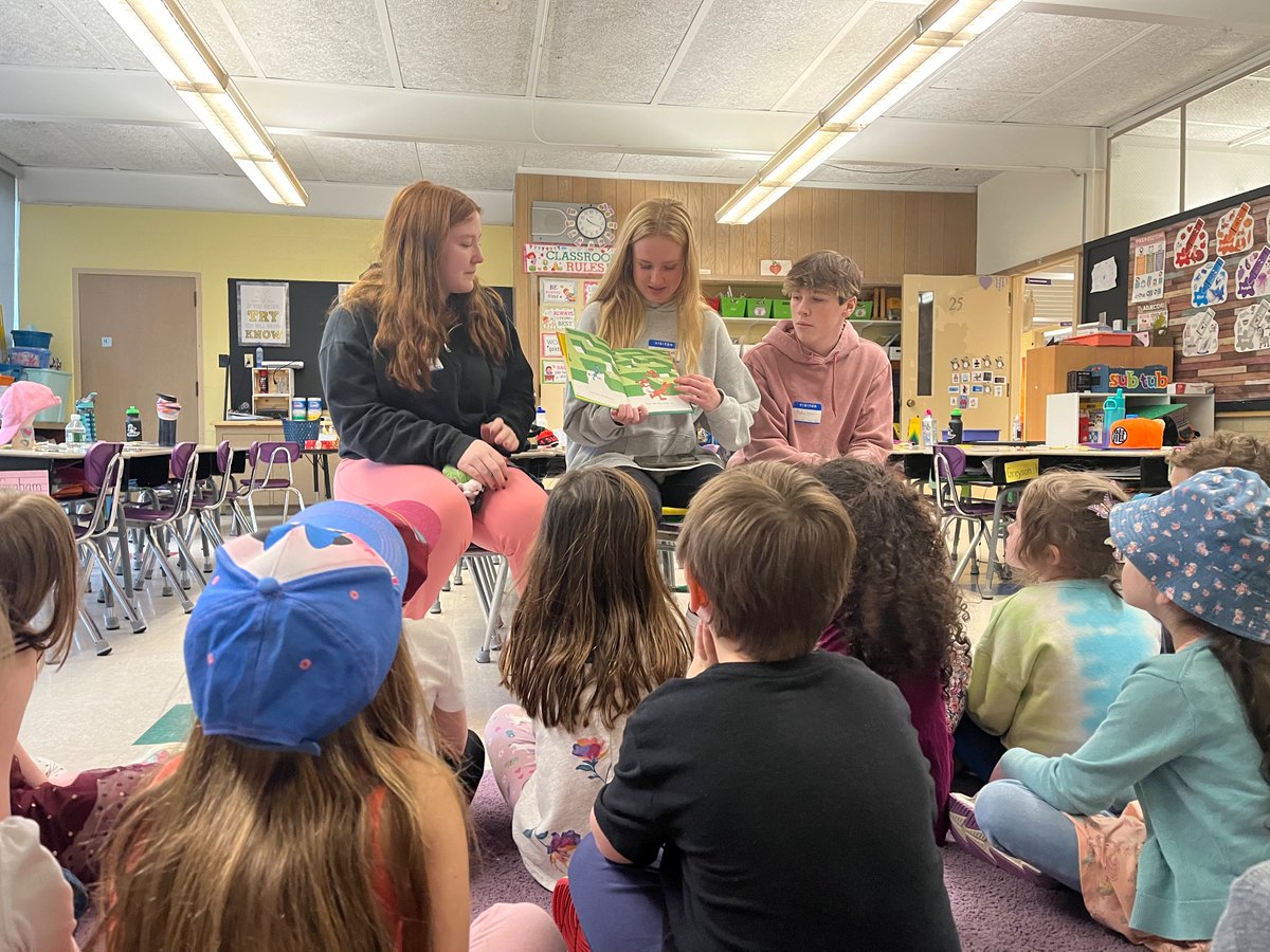 Miss Clinger tweet media