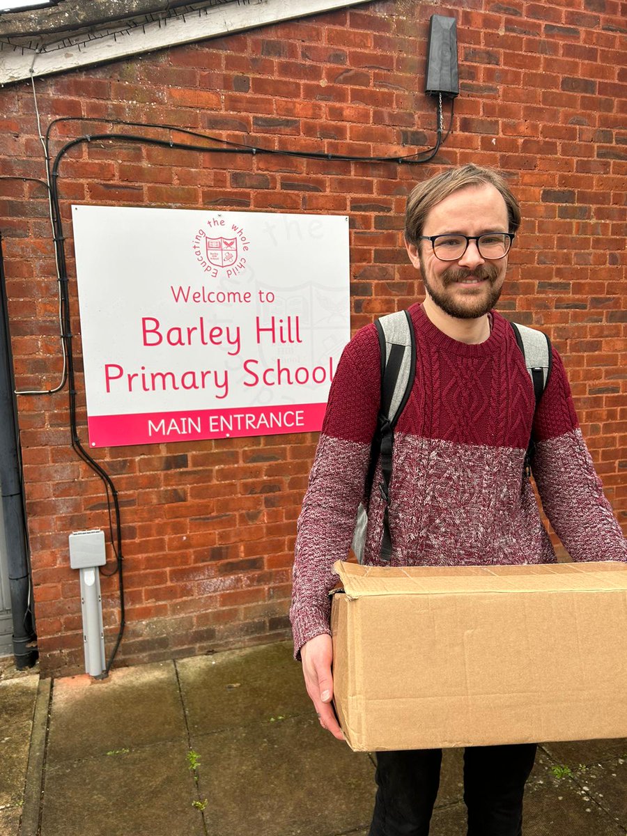 BeFreeYC's tweet photo. Thank you to Drayton Primary, Thameside Primary, @LadygrovePark, Didcot Primary Academy, @NettlebedSchool, @BadgemoreHenley @ValleyRdHenley, @thedragonschool, Watlington Primary School &amp; Barley Hill Primary. 📖🌈🌟

@RabTales 🙏👽

#worldbookday #youngcarers #befreeyc https://t.co/5V4jn88QUf