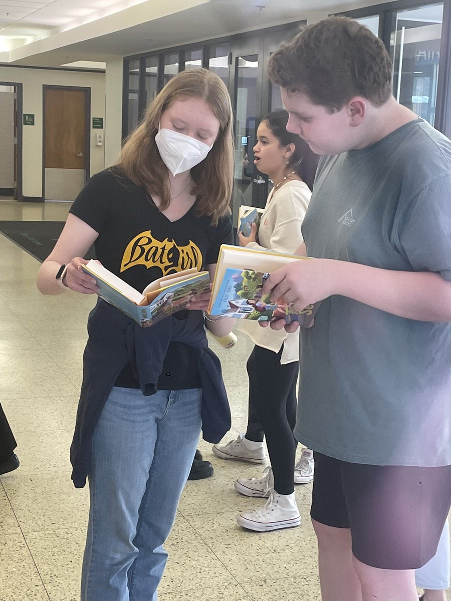 JeffersonReads's tweet photo. Thank you so much @kellyyanghk for coming to speak with our TAB students! Rave reviews for, every student who has started reading Finally Seen. Thanks @APSLibrarians for the delicious pizza lunch as well! @JeffersonIBMYP @APSLibrarians #readMG #FinallySeen https://t.co/1Km2hAlNDM