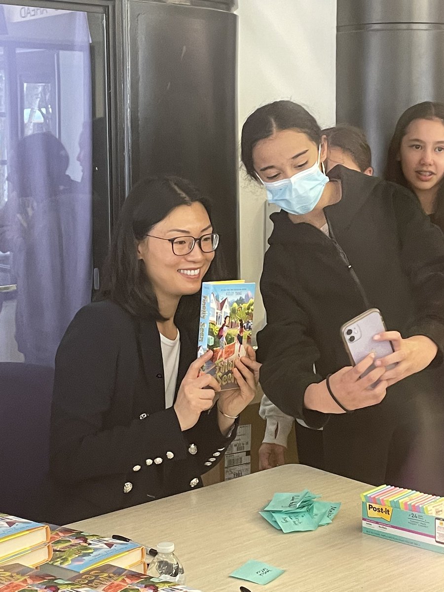 JeffersonReads's tweet photo. Thank you so much @kellyyanghk for coming to speak with our TAB students! Rave reviews for, every student who has started reading Finally Seen. Thanks @APSLibrarians for the delicious pizza lunch as well! @JeffersonIBMYP @APSLibrarians #readMG #FinallySeen https://t.co/1Km2hAlNDM