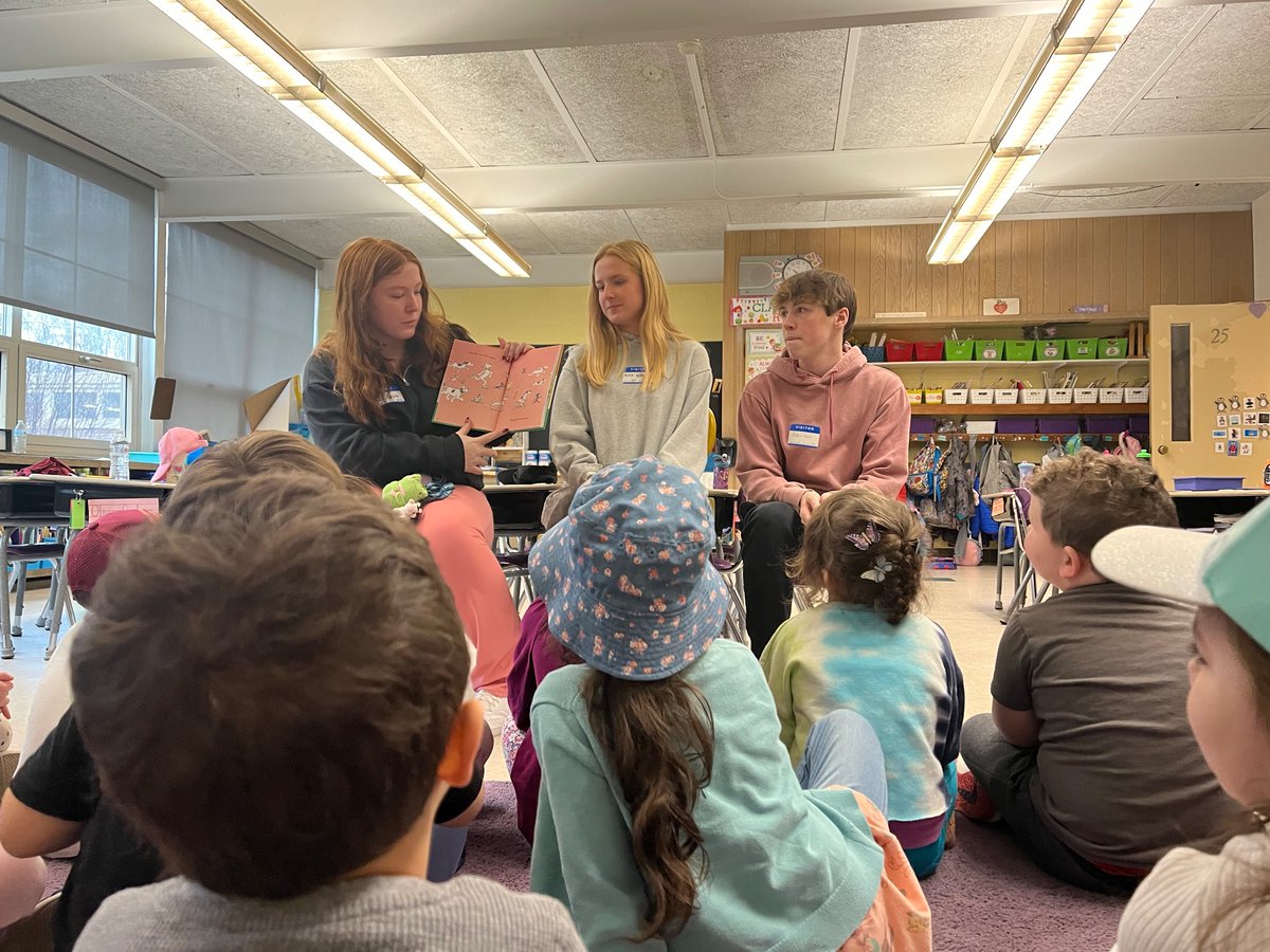 Miss Clinger tweet media