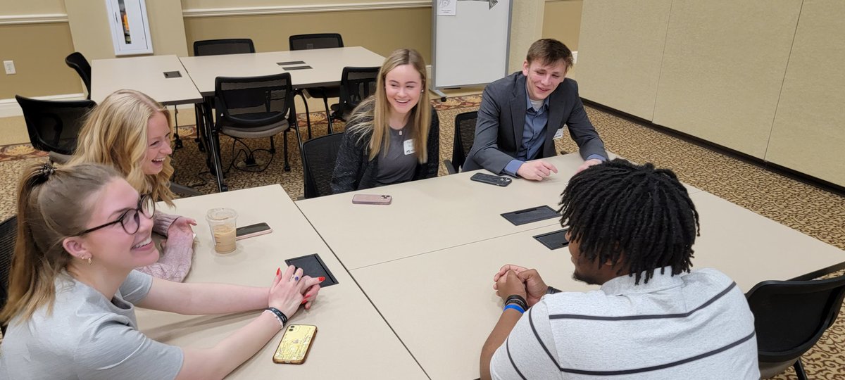 CF_CAPS's tweet photo. Goals AND roles! Mr. Switzer @AldrichCF leading a discussion on Groups v Teams at the Authentic Learning Summit @CentralRivers. The collaborative score card is a great way for teams to retro how they are doing individually and as a team.
#BugList
#6thGrade https://t.co/v2hOIqvOL2