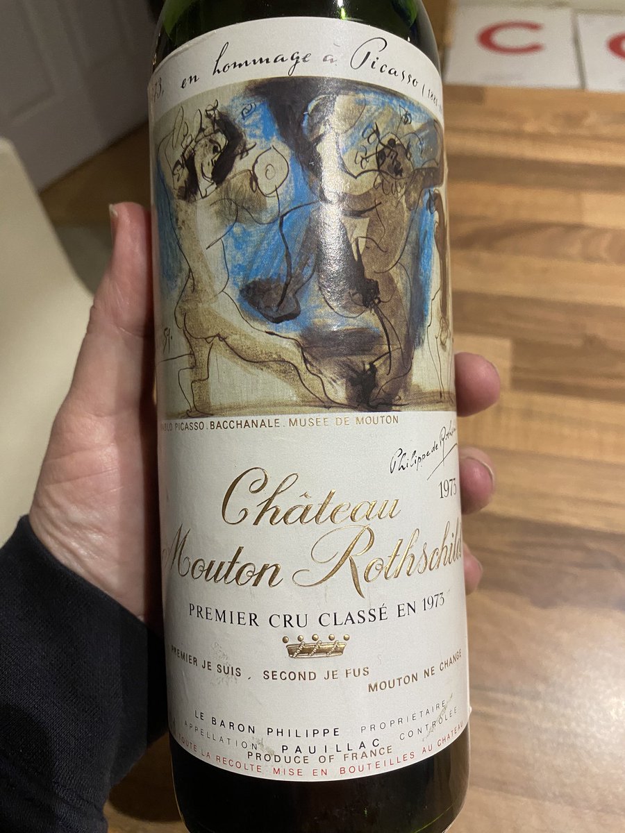 TheWineCruUK's tweet photo. A pretty perfect Chateau Mouton 1973 label!
Top of capsule missing and mid shoulder level, but this wine has always been about its place in history and that label. #mouton #wine #1855clasification #Bordeaux https://t.co/bJjTcoSMF2