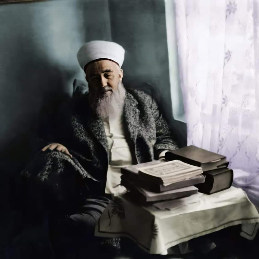 GonulErlerinden's tweet photo. Kişi neye bağlandıysa onun kuludur.
İşine bağlandıysa işinin kulu,
Paraya bağlandıysa paranın kulu,
Allah’a bağlandıysa Allah’ın kuludur.

Mehmed Zahid Kotku Hazretleri https://t.co/pbKBaDrjO3
