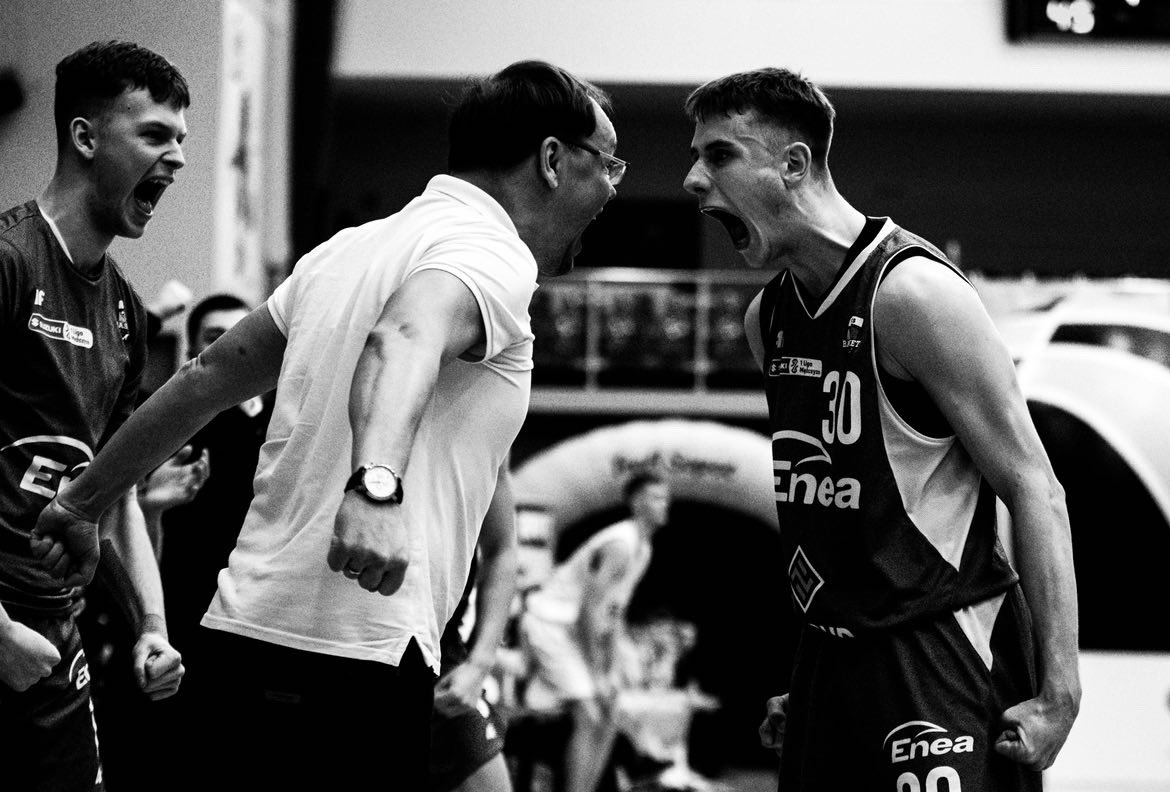 JDelmanowski's tweet photo. Takie oto foto poczyniła Aga Modelska podczas #U19PL 🔥🔥🔥

@basketpoznan 🤫 https://t.co/qYuYkoYlJQ