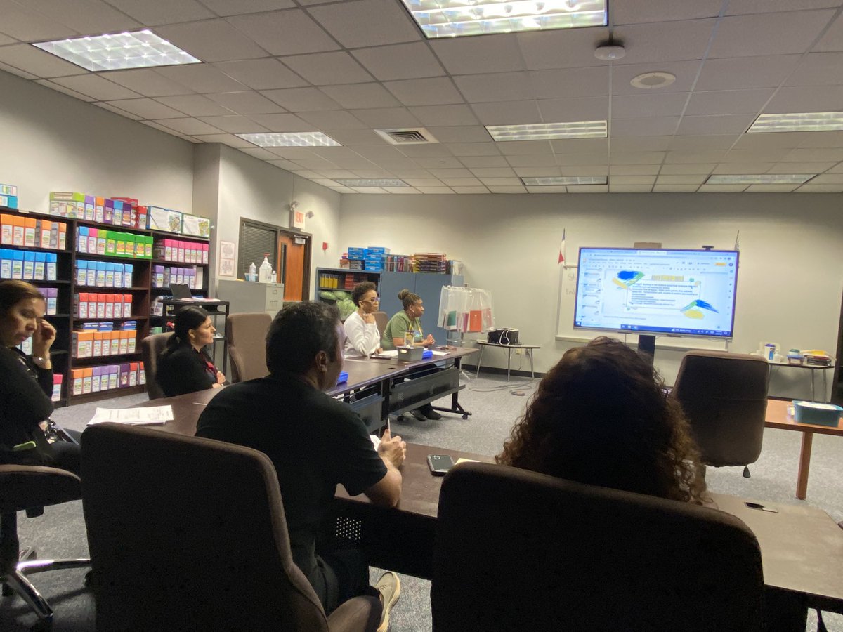AdminVerow's tweet image. I love @ajbushelem instructional rounds! Dedicating time for teachers to observe their colleagues, debrief afterwards, and ask questions, and offer suggestions! #bettertogether #literacy #smallgroupinstruction #collaboration #learning