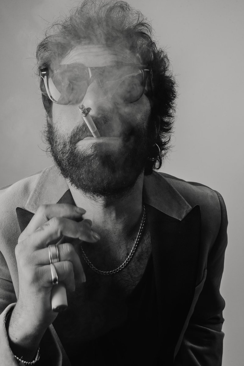 🧷 Este año llega “CENIZA y BARRO”.
Mi nuevo disco.
Lo vestiremos de blanco y negro.
Muy pronto el primer adelanto.

#CenizaYBarro #NuevoDisco #ElCanijoDeJerez