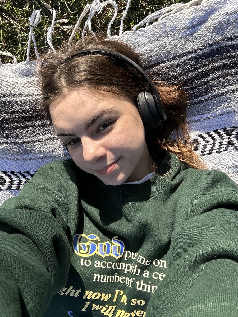 itzellasmithyy's tweet photo. still don’t know how to use twitter https://t.co/0cLf2caZbU