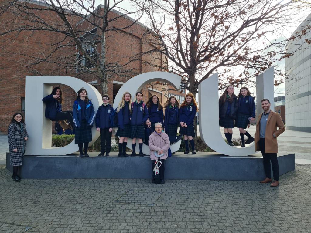 Ghlac cór na scoile páirt i gceardlanna agus ceolchoirm Emmanuel inné. Chan siad lena gcroíthe agus bhain siad an-sult as an lá ar fad, go háirithe an cheolchoirm agus an 'sing-song' ag am sosa! Is ceannairí den scoth iad agus tá pobal Choláiste Mhuire an-mhórtasach astu.