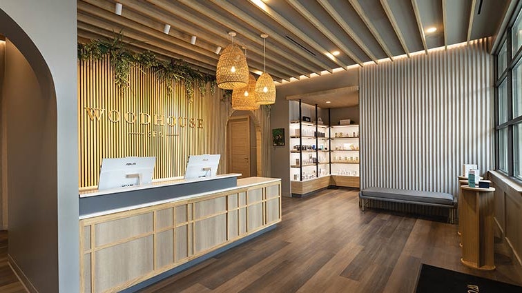 StarrTalk's tweet image. Kudos to #WoodhouseDaySpa for their beautiful and calming spa decor and design.
@WellSpa360 #spadesign #spadecor #tranquil #Peaceful #wellnessspace #wellnessdesign #hospitality #calmingdecor
bit.ly/3KLCmFu