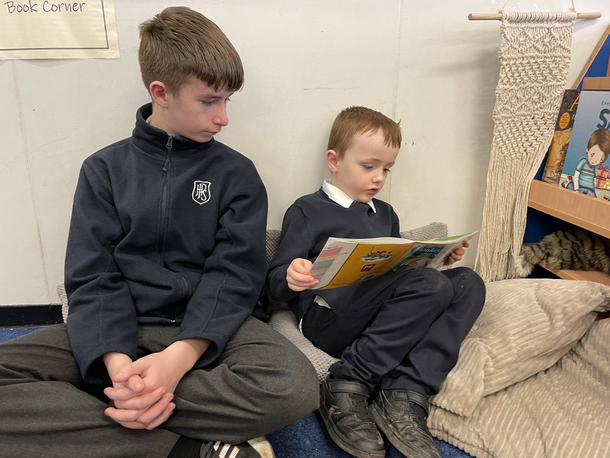 Room3MrStein's tweet photo. 📘World Book Day📕P7 working with their P1 buddies to share stories and foster good reading skills. @HolytownPS @RoomKane @MrsODonnell4 https://t.co/MtAP0pRqyl