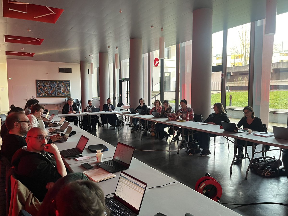 GFioni's tweet photo. 2e concertation de la vie étudiante sur le territoire @CrousGrenoble Plus de 50 personnes présentes et en visio pour écouter et échanger sur les bilans intermédiaires des GT Merci à tous pour l’impressionnant travail réalisé 
RDV en mai pour le rapport final @RegionAcAura https://t.co/OmbAnAnJY4
