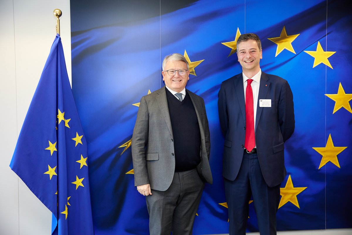 ETUI_org's tweet photo. 🇪🇺  ETUI Research Director @N_Countouris met with Commissioner for Jobs and Social Rights @NicolasSchmitEU to discuss the recent @WorkYetPoor conference and #EU social policies concerning #MinimumWages &amp; the #FutureOfWork 

#WYPFinalConference https://t.co/zf3Uxujtg6