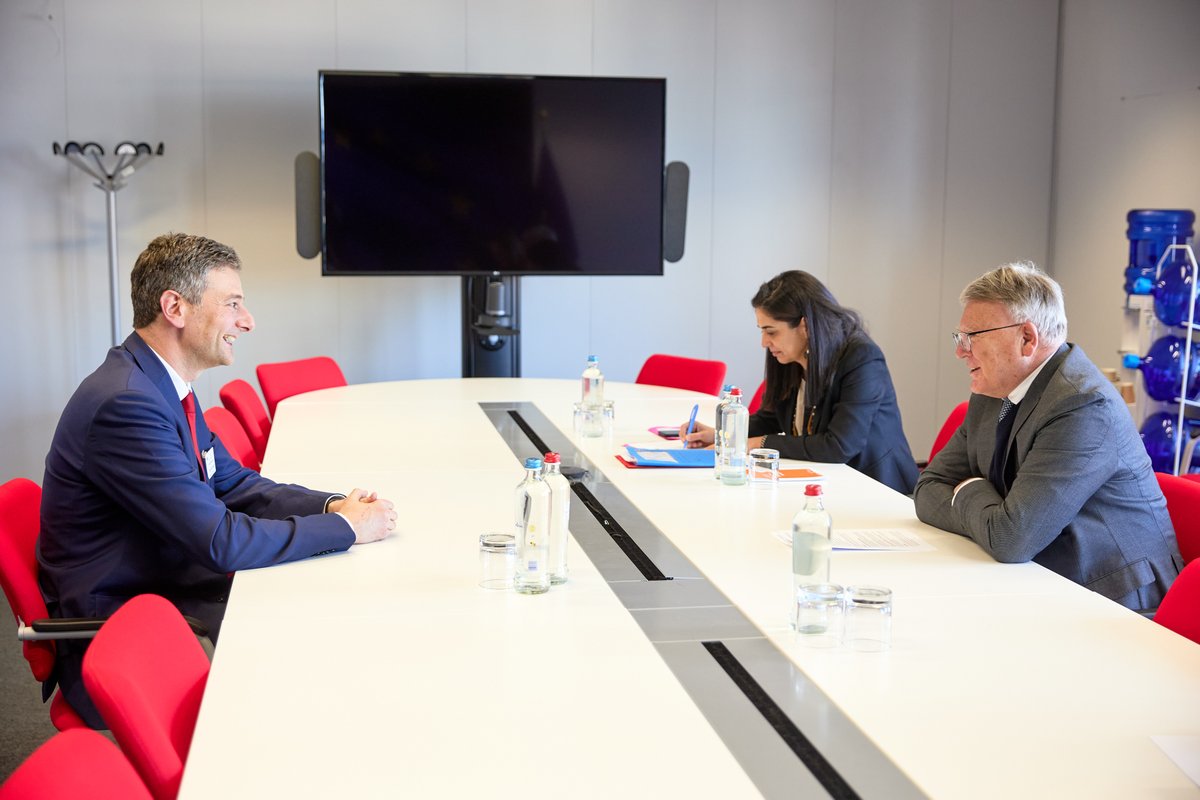ETUI_org's tweet photo. 🇪🇺  ETUI Research Director @N_Countouris met with Commissioner for Jobs and Social Rights @NicolasSchmitEU to discuss the recent @WorkYetPoor conference and #EU social policies concerning #MinimumWages &amp; the #FutureOfWork 

#WYPFinalConference https://t.co/zf3Uxujtg6