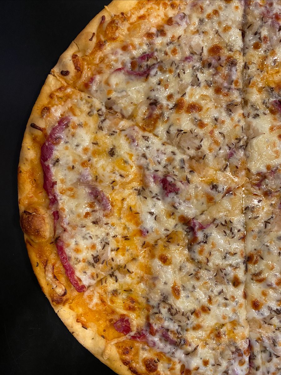 🍀March Pizza of the Month! The Return of the Reuben! #pizza #march #westtown #westtownchicago #chicago mailchi.mp/pie-eyedpizzer…