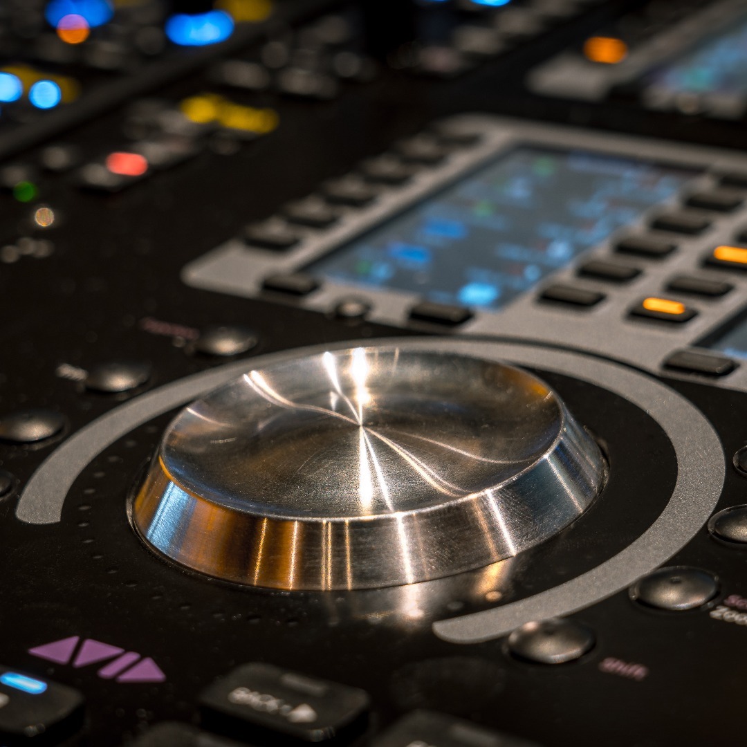 Having established itself as the industry standard, there’s a buoyant secondary market in Avid S6 for audio post-production. Read the Resurface newsfeed to learn about the used S6 market and what it could mean for you as a buyer or seller. bit.ly/3ItDbRD