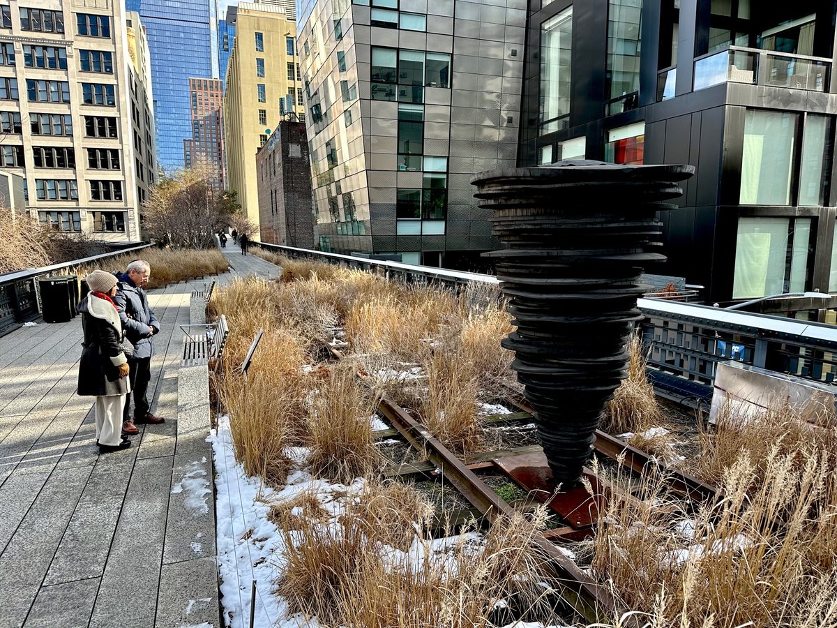 HighLineArtnyc's tweet photo. "Windy" with a chance of snow ❄️
Co-commissioned by High Line Art and @AudemarsPiguet Contemporary. #APxArt
Meriem Bennani, "Windy," 2022.
📸: @lizligon https://t.co/WPiLtrPDHk