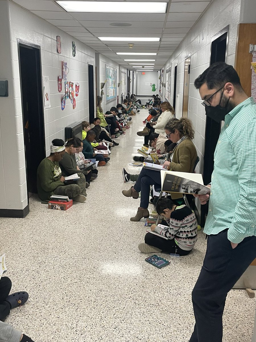 Arbor students and staff celebrated Read Across America Week with the annual “Read-In” all together this morning!