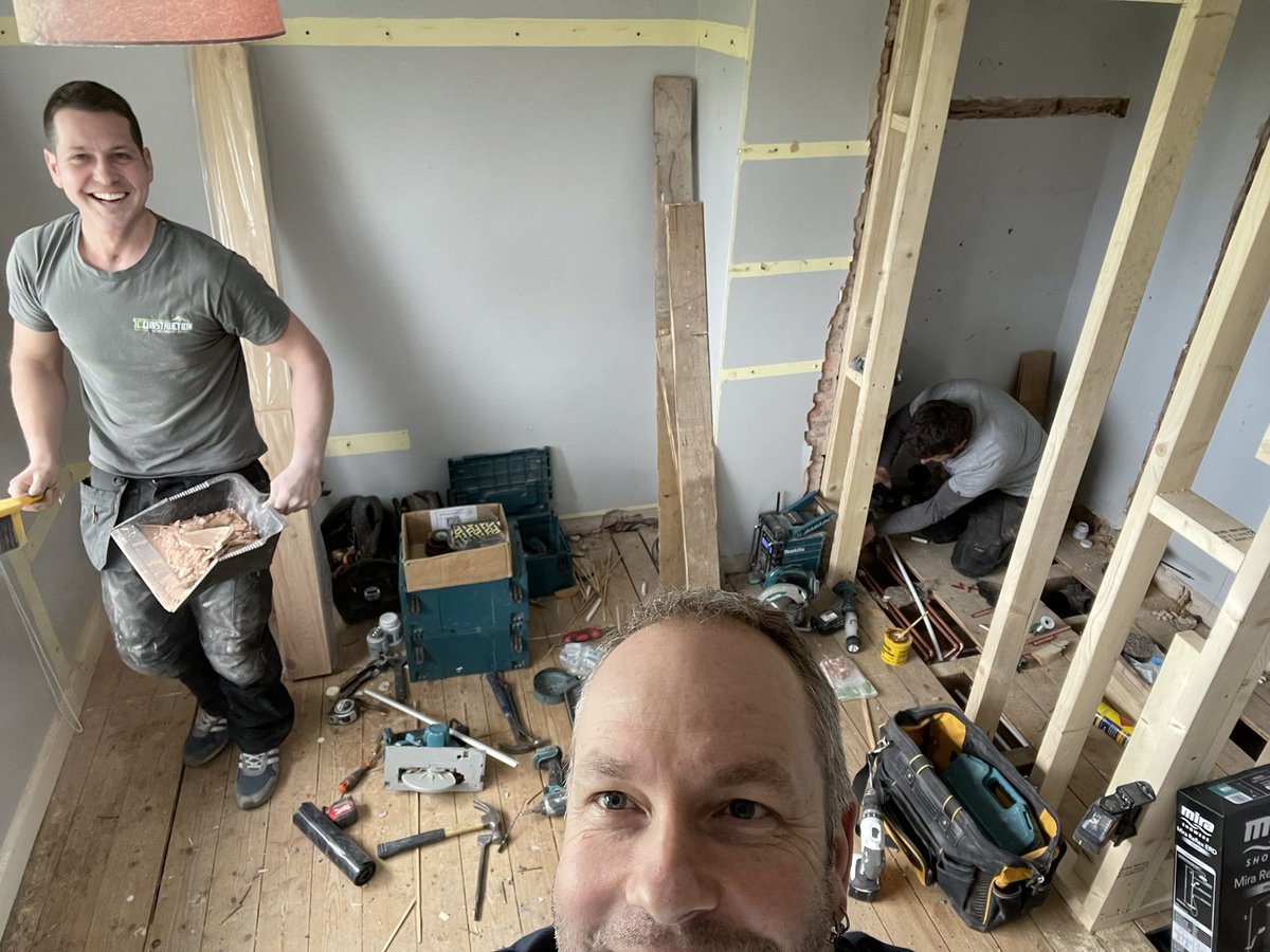 SolutionsEM's tweet image. On the job to day new bedroom and ensuite with the gang #electrical #builders #plumbers