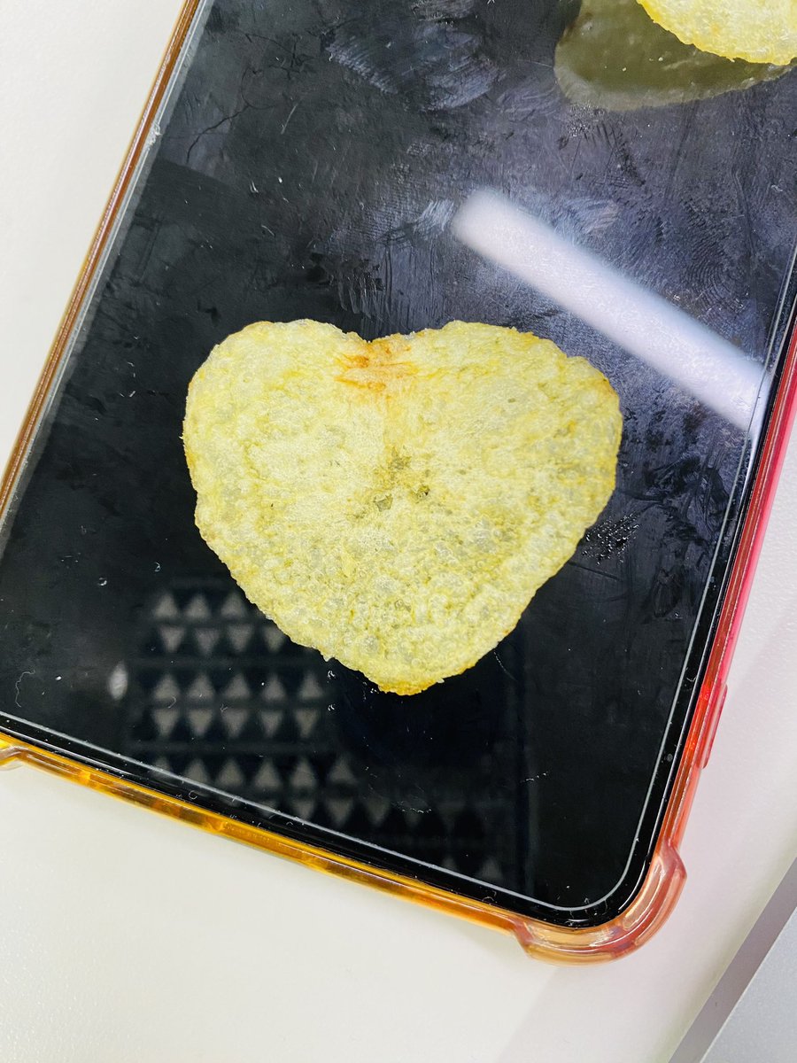 Naads's tweet image. Sending my heart 💜 💜again @walkers_crisps it’s locked in my vault at work 😁😁 #LoveFromWalkers 💛