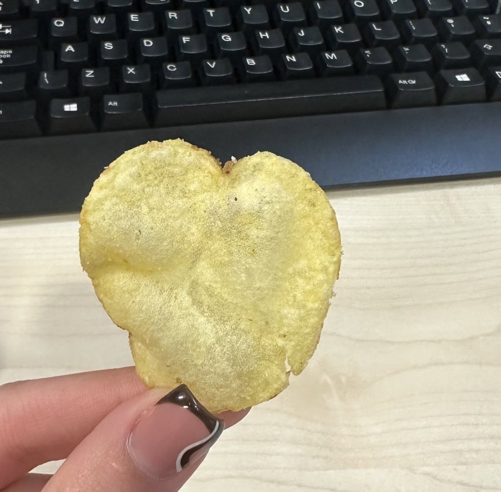 flutterbye5's tweet photo. @walkers_crisps #lovefromwalkers @PaigeMiaHems 🙏🏻🙏🏻 https://t.co/PHwTz3texW