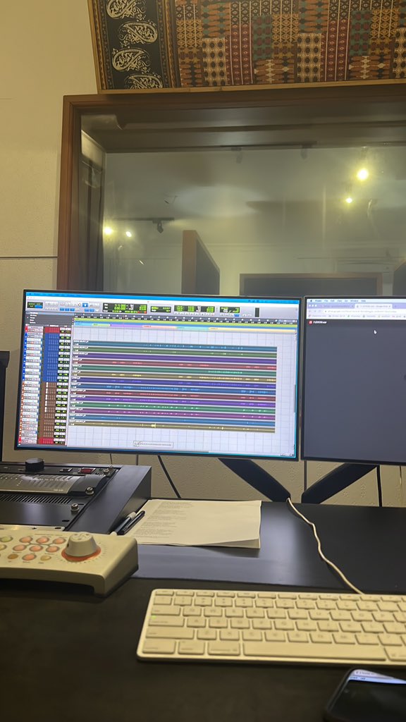 BennettAK5's tweet photo. Studio sesh #studio #music #musician https://t.co/oyL86EqmHp