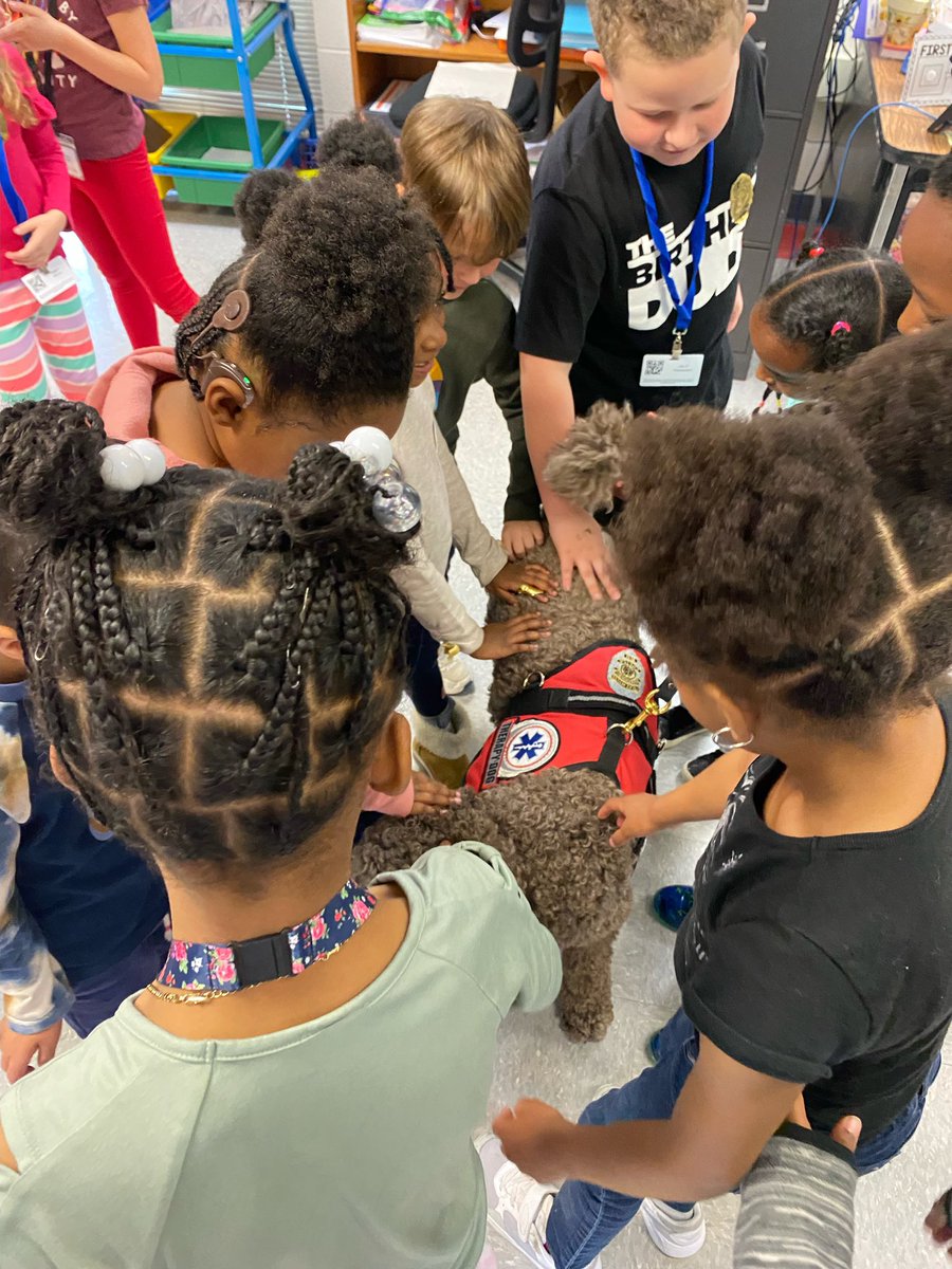 Our first graders welcomed Officer Steve Langholz and Captain Stephanie Mardis to Claxton today.  Officer Langholz and Captain Mardis did a safety talk and told students about their jobs.  They brought with them, Porter, a therapy dog.  What an amazing experience for our Stars!