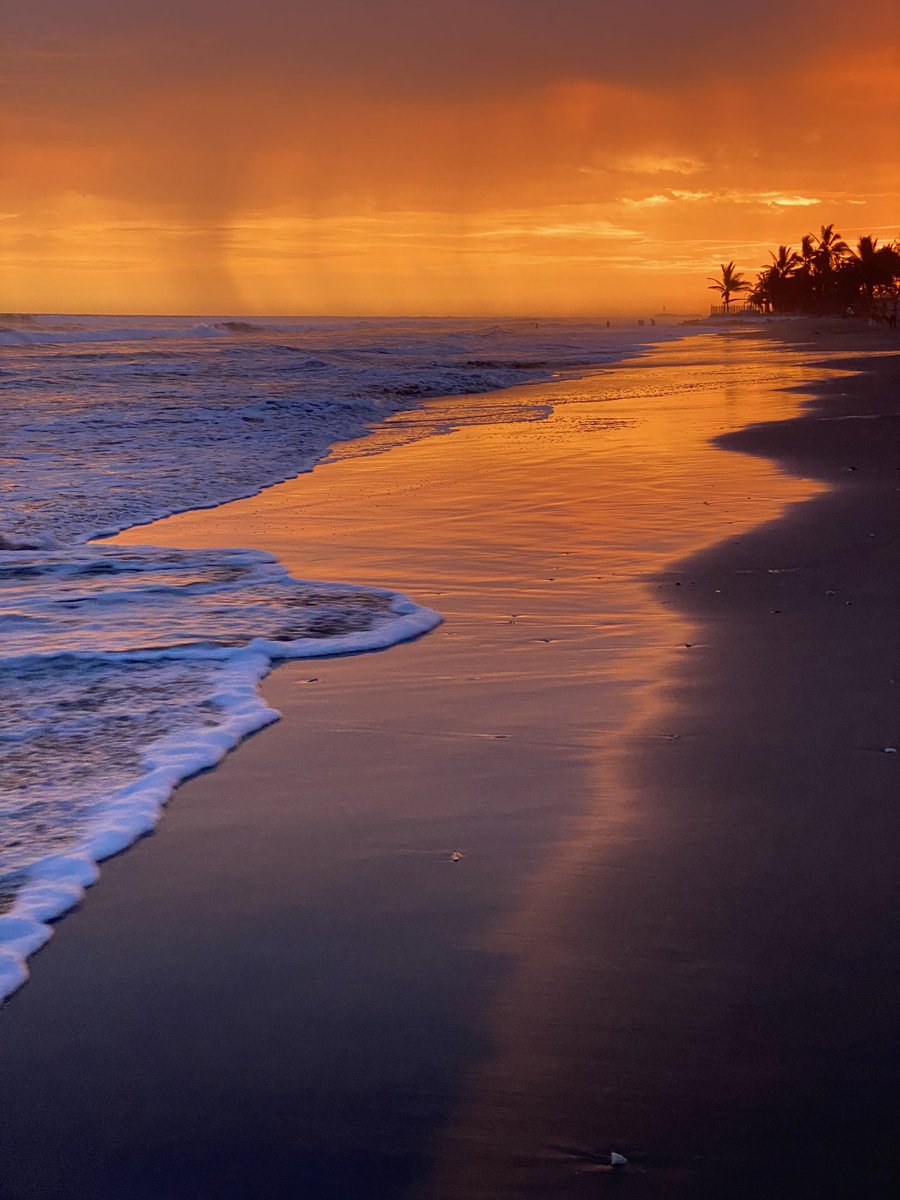 piitures's tweet photo. Ocean sunset https://t.co/V2cUSdlzw9