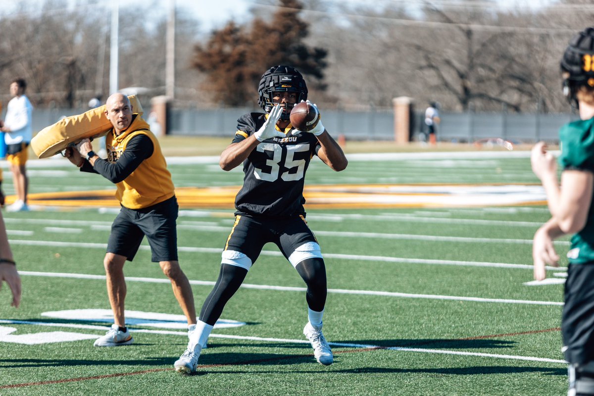 megfox129's tweet photo. @MizzouFootball Spring practice is in session 📸 https://t.co/kAzB4PcMj7
