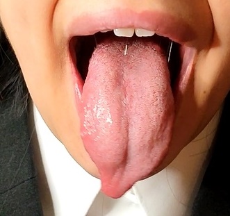 【新作】 20歳JDの長ベロで顔面舐められてきました💛 良い匂いでした（笑）  新作こちらから https://t.co/uqCgPoqk8P  【プレゼント企画】 この娘の特別動画を抽選でプレゼントします 応募はこのツイートを  ・私をフォロー、いいね、RT  これだけ👆  月額見放題ファンクラブはプロフから👆