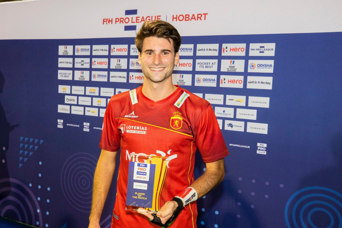 ¡Lo ha vuelto a hacer! España se lleva la victoria contra Argentina en la Pro-League de Hockey con un 3-4. Dos goles de <a href="/marchockey99/">Marc Reyne</a>, uno de <a href="/MarcMiralles17/">Marc Miralles</a> y como portero titular <a href="/L_calzado4/">Luis Calzado</a>, socio del RCPB. ¡Muchas felicidades team!