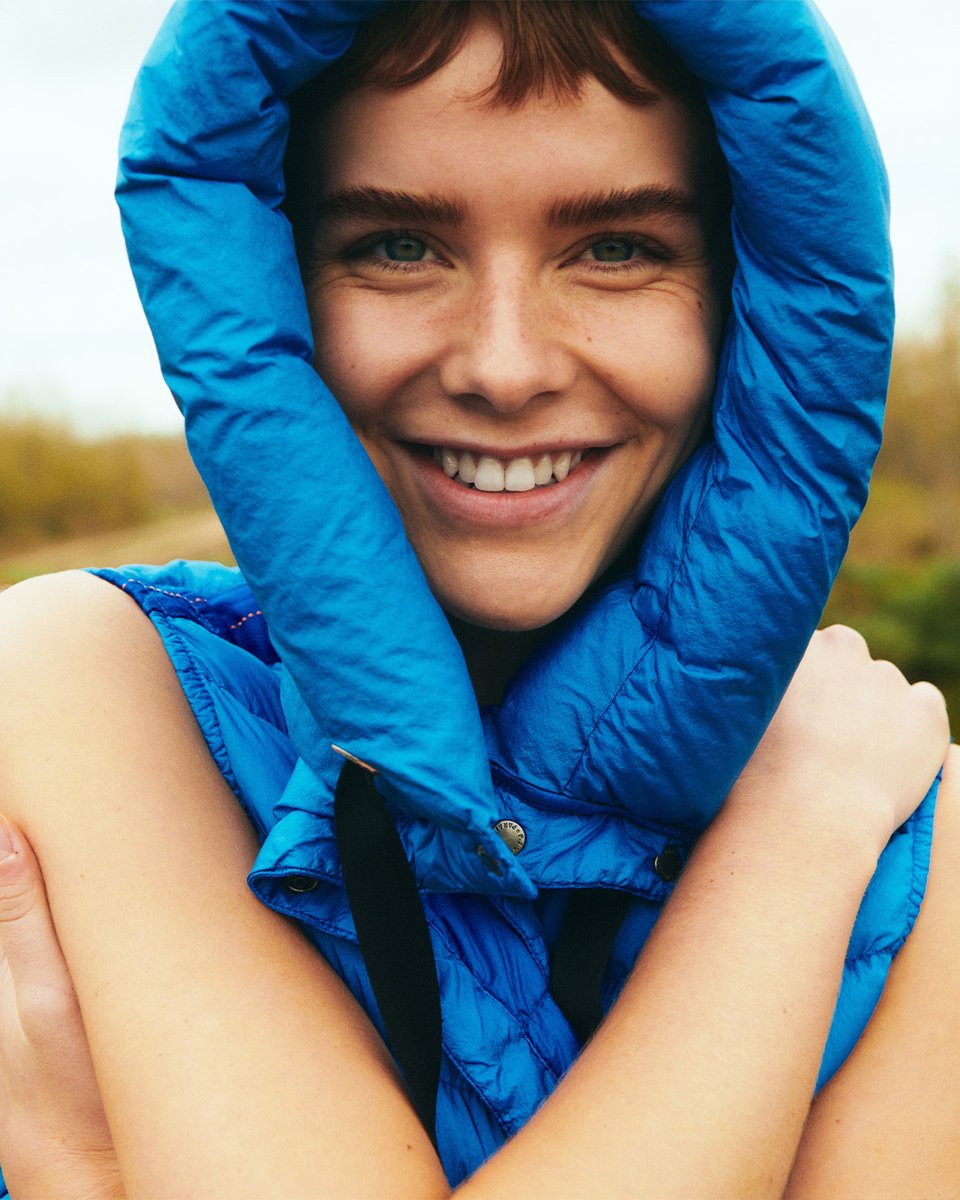 Parajumpers_PJS's tweet photo. Crinkle taffeta is rendered in bold, summery hues for a garment you can't help but smile in. And with 100% duck down, Taryn is the ideal mid-season piece.

#SeaChange #ForYourJourney https://t.co/RSB28ieqNz
