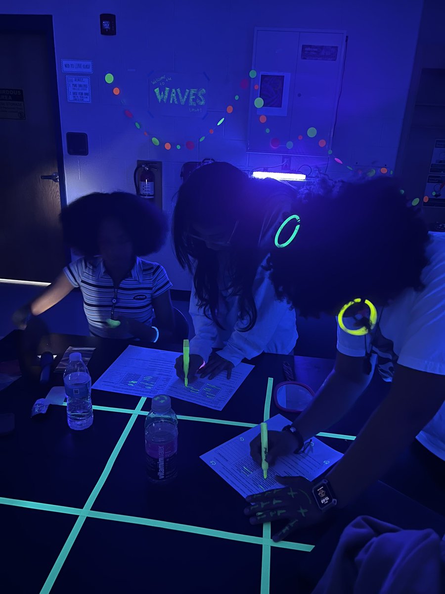 Sydney Biddle tweet media