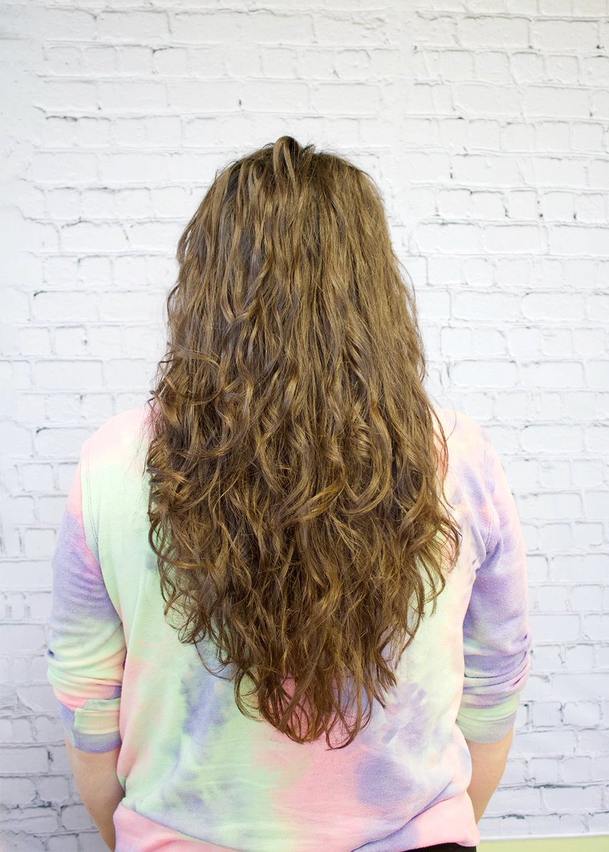 JhovannasS's tweet image. One of the benefits of a Deva cut is that it reveals your hair’s natural pattern and definition. It also allows your hair to dry frizz free while looking natural. Appointments at jhovannashairsalon.com/contact-us

#devacurl #devacurlpro