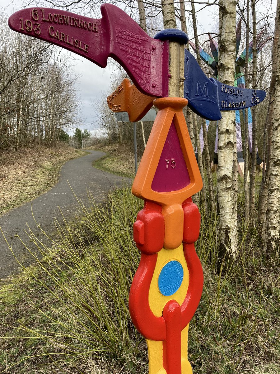 Laura_CSW's tweet photo. A meeting-free day, gasp! So nice to spend it outside in Renfrewshire remedying graffiti on one #MillenniumMilepost and finishing off a new colourscheme on another. Both designs by local children. #NationalCycleNetwork #route7 @SustransScot https://t.co/hbmJDqY6UW