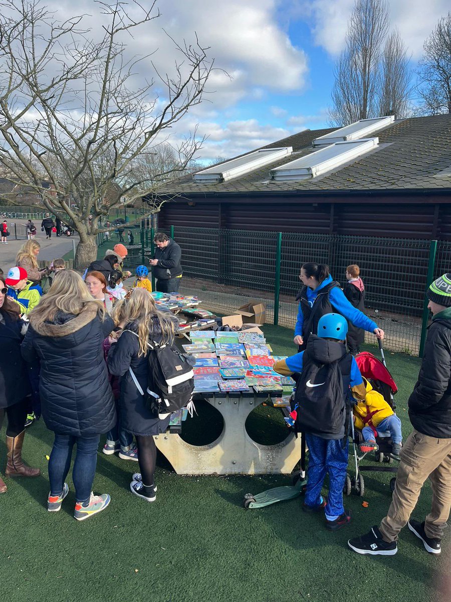 GCA_learning's tweet photo. What a way to end #WorldBookDay! A pop up book shop thanks to @AngelaMakey and Niche Comics and a bake sale thanks to @PTA_GCA. Now to sit down with a nice cup of tea and cake to enjoy a new book 📕 #GCAreading #GCAenglish #GCAcommunity https://t.co/FRqLzPbP55