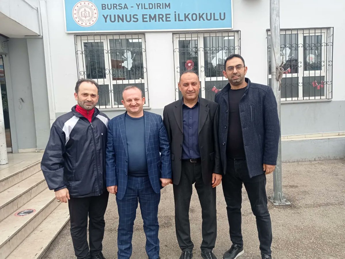 ebsyildirim's tweet photo. Sendikamızda Yol Arkadaşlarımız Sayın Ahmet Selim Keskin ve Sayın Osman Akyüz  ile ziyaret ederek, eğitim bölgemiz ve ortak gündemlerimiz üzere sohbette bulunarak özlem giderdik.Ev sahiplikleri ve misafirperverlikleri dolayısıyla kıymetlilerimize teşekkür ediyoruz. https://t.co/JUGLQjerpx