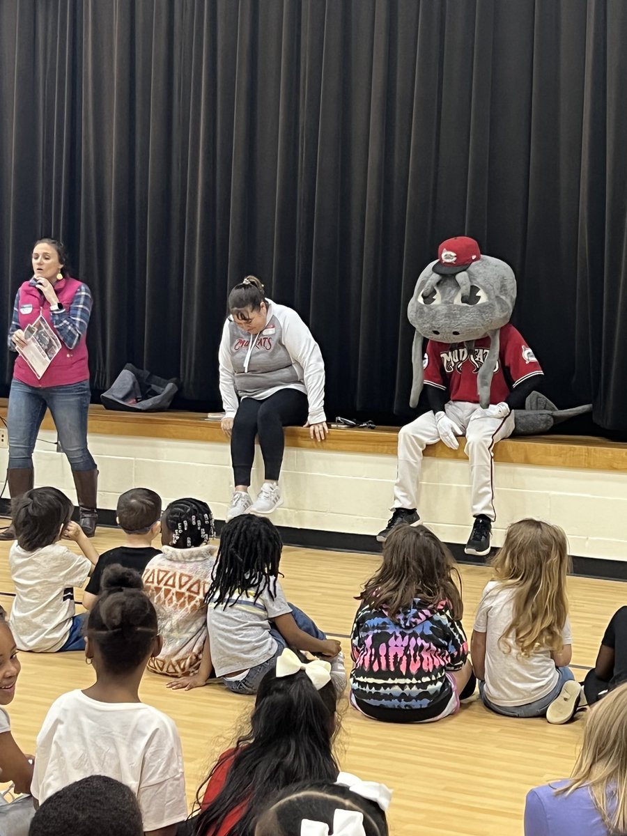 ZES_Principal's tweet photo. Muddy Mudcat kicking off Muddy’s book club as we celebrate Read Across America Day at ZES! ⁦@WCPSS⁩ https://t.co/zgfkEF2gQH