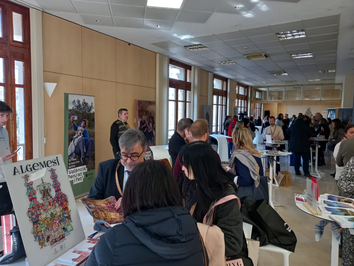 MuseuDeLaFesta's tweet photo. El @MuseuDeLaFesta promociona el turisme cultural d' #Algemesí
46 agències de viatge i 12 destinacions de la província de #València participen hui en el workshop #ViulesFalles amb #ValènciaTurisme, en el Palau de les Comunicacions de València https://t.co/CJas6VRHpv