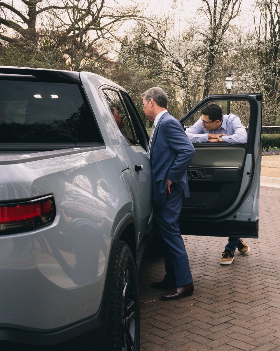 Rivian's tweet photo. Thank you @GovKemp welcoming us to the Georgia State Capitol as we prepare to build our second plant here in the Peach State. We’re excited to join this incredible community and grow together. https://t.co/gTi50RsXSp