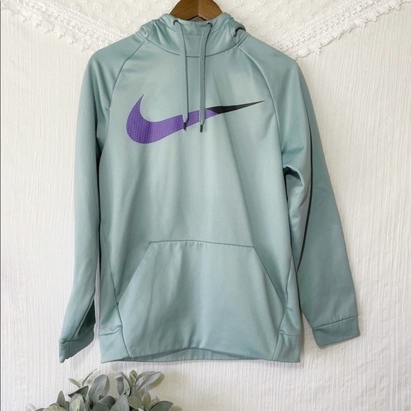 So good I had to share! Check out all the items I'm loving on <a href="/Poshmarkapp/">Poshmark</a> #poshmark #fashion #style #shopmycloset #anneklein #nike: posh.mk/qkW84pKpQxb