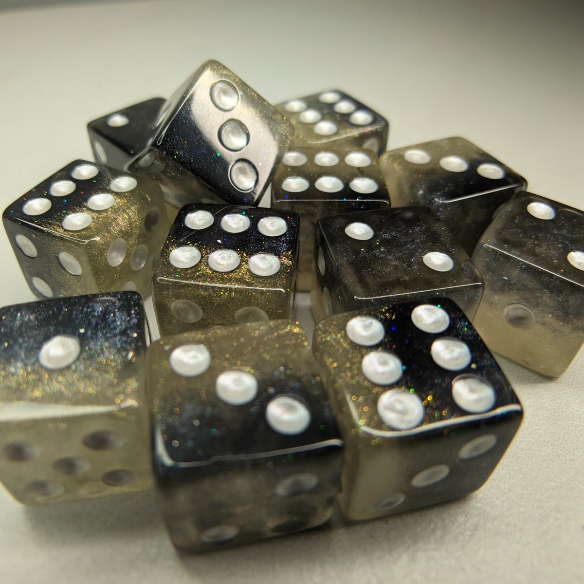 Full Moon
These dreamy pips will be available this Saturday! All of our 14mm pips are available with the ability to choose the number of dice in your set!

#dicegames #Wargaming #ttrpg #tabletopgames #boardgame