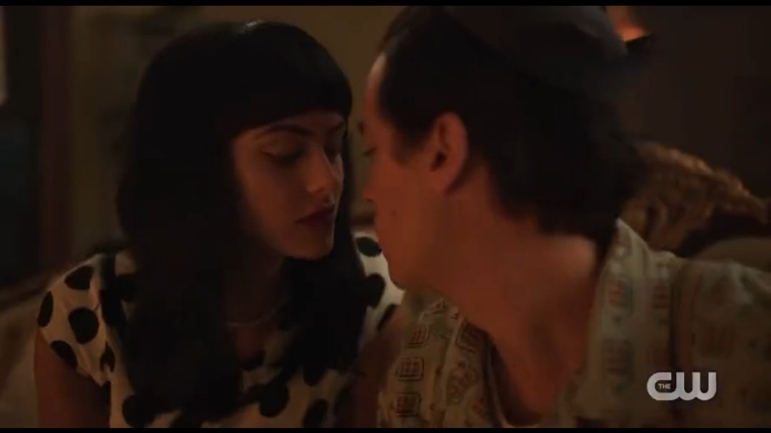 VUGHEAD IS HERE FOR REAL THIS TIME AND JUGHEAD PUNCHING JULIAN FOR VERONICA I AM LOOSING MY MIND RN 
#Riverdale