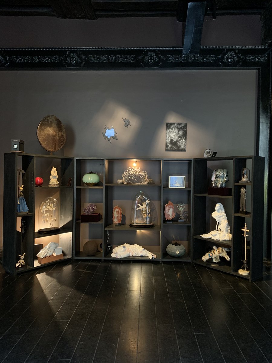 GalerieDaEnd's tweet photo. Cabinet Da-End XII - The Moon and the Rabbit
28 janvier - 11 mars 2023
January 28th - March 11th 2023
#exhibition #paris #CabinetOfCuriosities #daend #contemporaryart #contemporaryartist #painting #sculpture #moon #rabbit https://t.co/QhnjZEDUXC